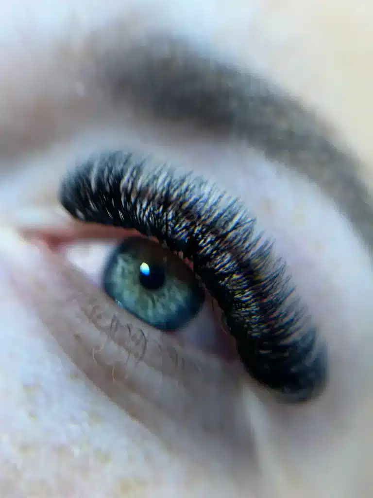 volume wimpers lash by ash